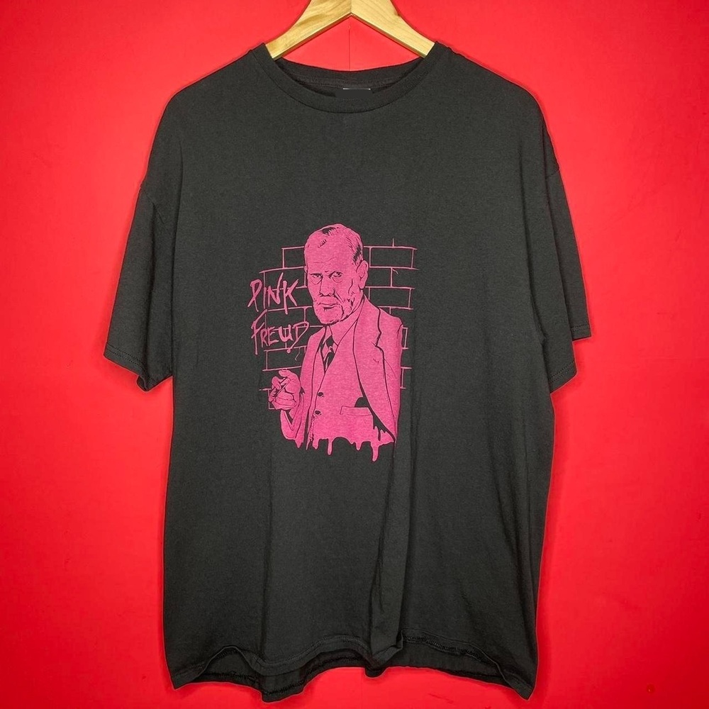Y2K_sFreud Psychologist Brick Wa